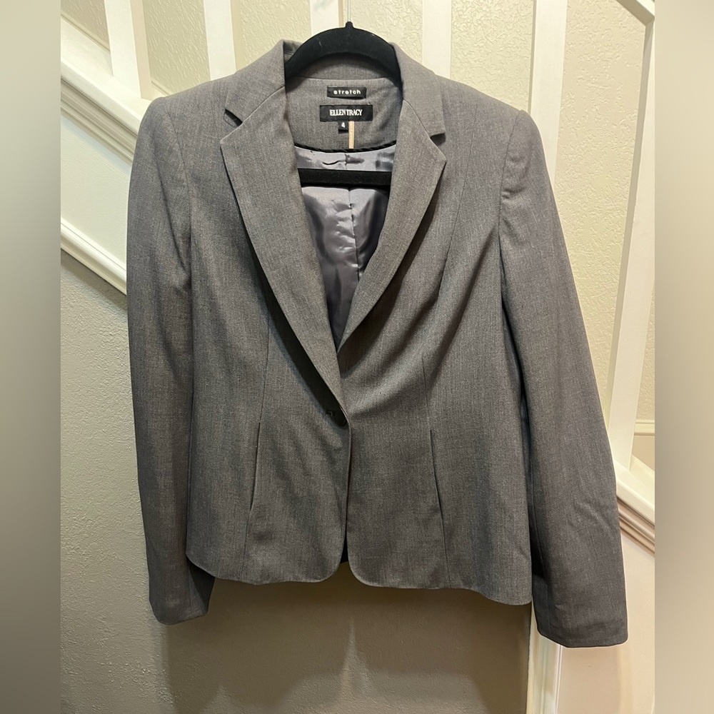 Ellen Tracy women’s blazer with stretch material